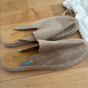 Women’s Suede Mule Slippers in Taupe